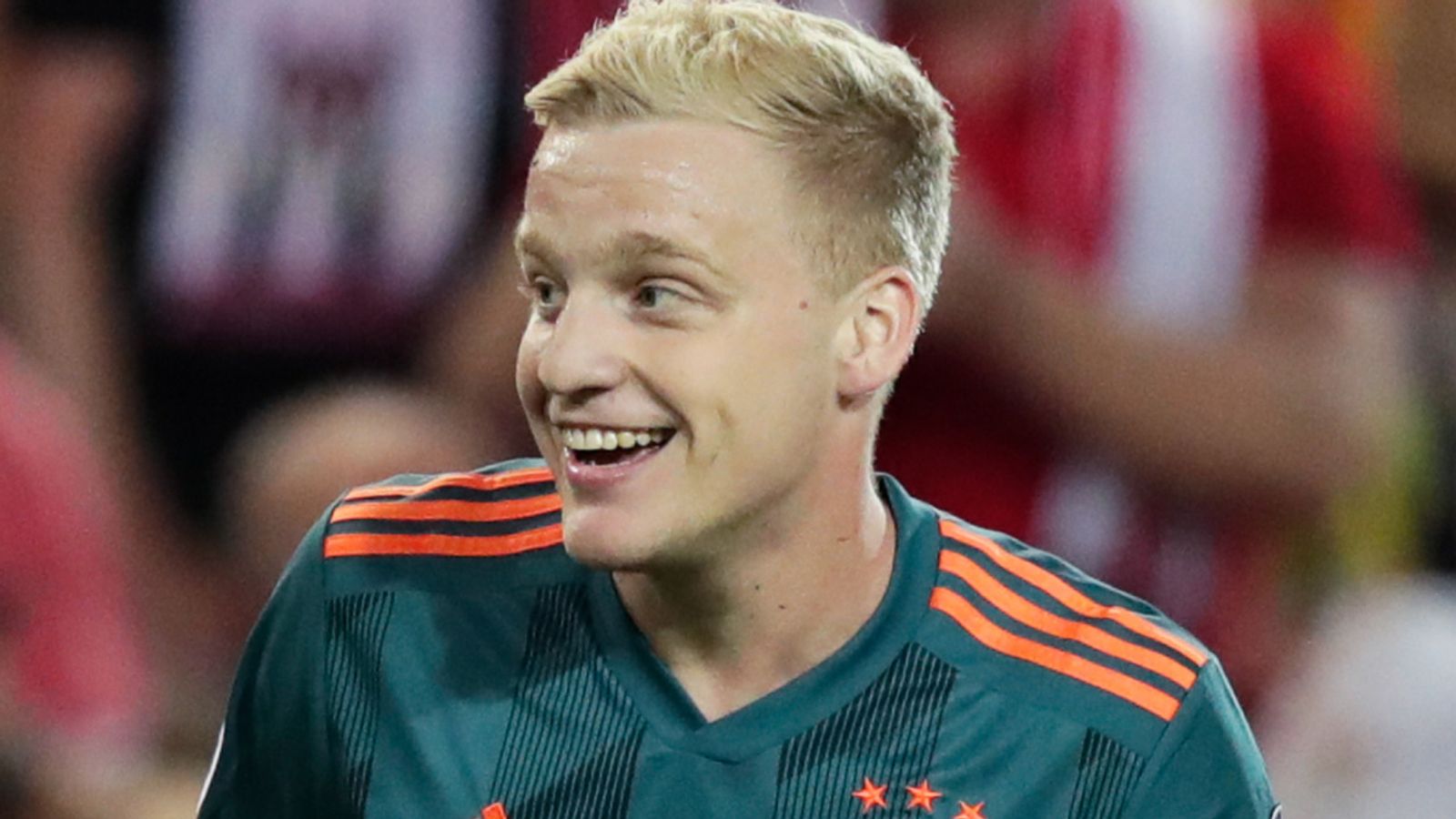 Jarang Dimainkan Van de Beek Siap Hengkang Dari MU