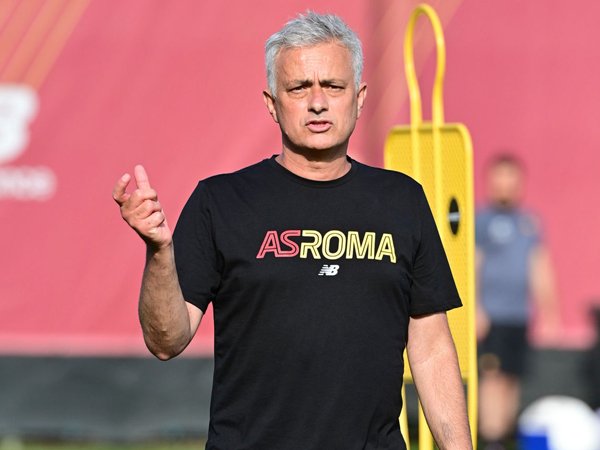 Jose Mourinho Menunjukka Terobosan Baru Saat Lati AS Roma