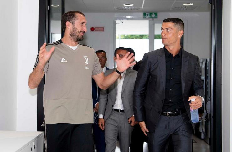 Ronaldo dan Cheillini Resmi Bertahan Di Juventus Musim Ini  Serie A Liga Italia