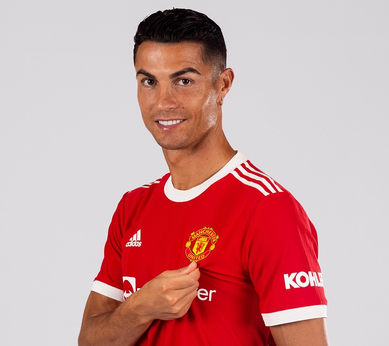 Resmi Bergabung Ronaldo Unggah Foto Berjersey Man United Berita Liga Inggris